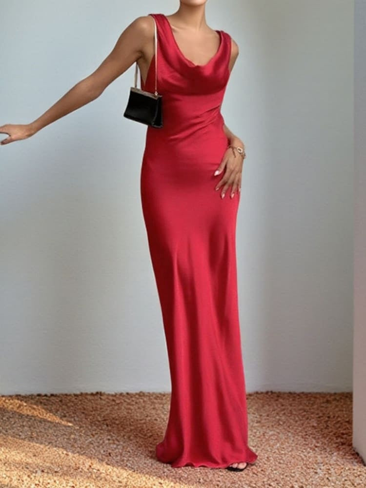 Elegantes Abendkleid mit tiefem Wasserfallausschnitt
